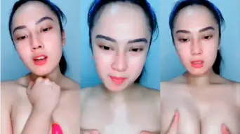 Elus Toket Berkeringat Pake Dildo Video by YouJizz Elus Toket Berkeringat Pake Dildo Video by YouJizz