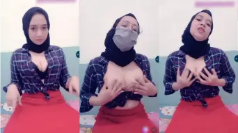 Hijab Kak Kiki Liveshow Remas Toketnya Video by PlayBokep