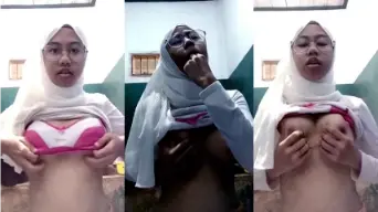 Fiyah Hijaber Remas Toket Bulat Video by SpankBang Fiyah Hijaber Remas Toket Bulat Video by SpankBang