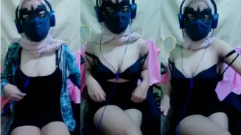 Cewe Jilbab Liveshow Lebas Baju Bugil