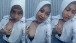Abg Hijab SM4 Pamer Nenen Di Toilet Sekolah Video by AVTub
